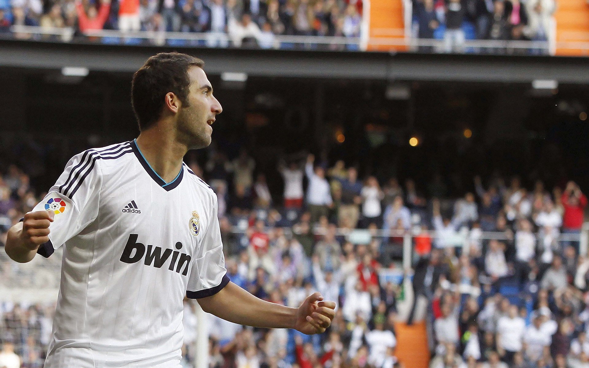 加维末节接管比赛，西班牙连续得分压制莱比锡红牛